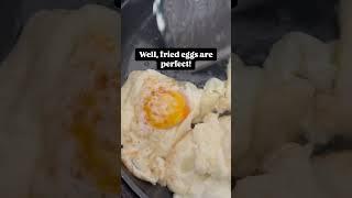 How to perfectly fry an egg #egg #morningroutine #eggfeed