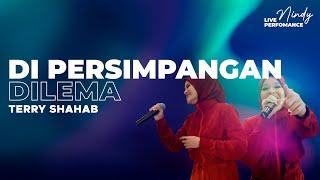 Di Persimpangan Dilema - Terry (LIVE PERFORMANCE CERITA NINDY)