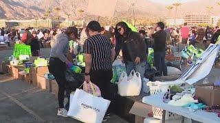 California fires volunteers unite to help victims