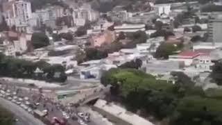 Video de VTV vs Una persona que graba desde su ventana. marcha dia del trabajador 1ro de mayo 2019