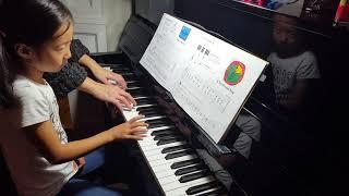 Learning Middle C and Treble G/ Piano Lesson