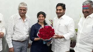 Reporter Rehana Book Inaugurates CM YS Jagan || social media live