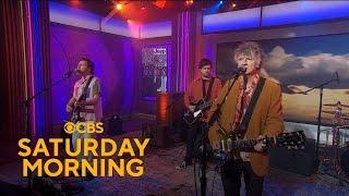 Saturday Sessions: Crowded House performs "The Howl"