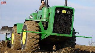 JOHN DEERE 8020 Tractor Plowing