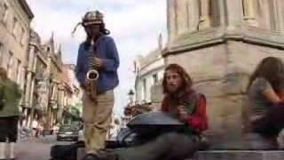 Buskers in Glastonbury High St Market Cross