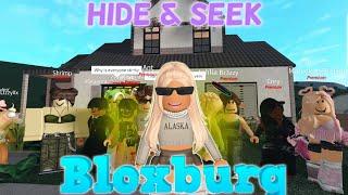 50 PLAYER HIDE AND SEEK IN BLOXBURG (roblox)