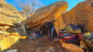 Mahmoud and Azam's nomadic life in the heart of the mountains,  cooking in the heart of nature.