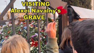 Englishman Visits Alexei Navalny's Grave