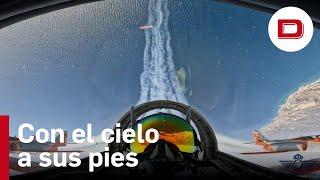 La Patrulla Águila y su imponente acrobacia en las costas españolas