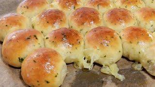 Garlic Cheese Bubble Bread Recipe - Dinner Rolls