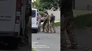 Запхали в бус ТЦК. Ситуація на Кравчука в Луцьку