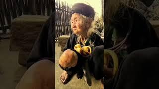 试看人间烟火，这就是农村留守老人的生活现状，太心酸了，希望所有的老人都老有所依，老有所养！ #观察人间 #人间真实 农村留守老人的生活无奈 #一生风雨一生寒 #人间疾苦唯有自渡