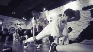 Dancing bloopers of LuHan’s album “Reloaded”