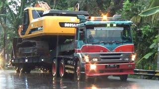 WOW BAWA EXCAVATOR!!! TRUCK TRAILER FUSO GREAT TRUK GANDENG TRONTON HINO 500 QUESTER ISUZU GIGA FUSO