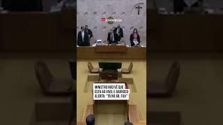 Ministro não vê que está ao vivo, e Barroso alerta: "tá no ar, Fux"