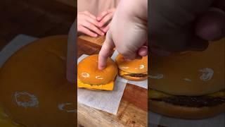 How to share CHEESE BURGER with your sibling properly? English or spanish?️| CHEFKOUDY