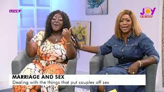 What is the relationship between your shoe size and your vag*na? - Relationship coach explains