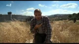 An Idiot Abroad: Jordan/Israel - Wall barrier