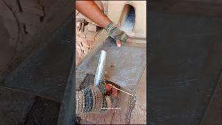 Process of fitting a grab hoe by hands
