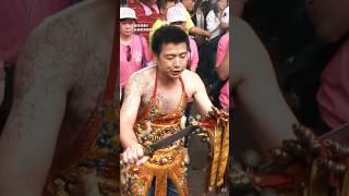 家裡開宮廟 阿嬤爸爸是乩身 國中男孩遇同學閒話？ #人物故事 #誰來晚餐