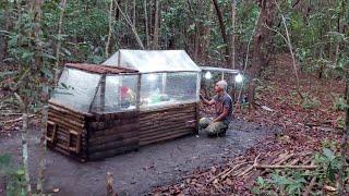 Solo Camping Starker Regen | Bauen Sie einen einfachen Unterschlupf aus Holz und Verpackung