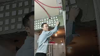瞧瞧这师傅的贴砖找平绝活！#装修 #贴砖 #装修现场实拍 #装修技巧 #装修小课堂