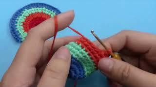 Quynh Nga Handmade instructions for knitting a rainbow key cover P6