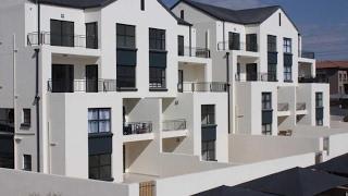 2 Bedroom Flat For Sale in Greenstone Hill, Gauteng, South Africa for ZAR 1,160,000