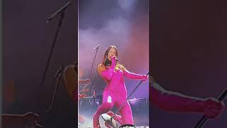 I wanna be that mic stand #dualipa