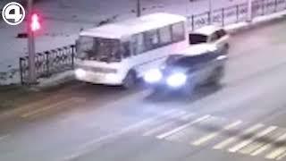 НА ВНЕДОРОЖНИКЕ ПРОТАРАНИЛ АВТОБУС НА ПОЛНОМ ХОДУ. ДТП в ПЕРВОУРАЛЬСКЕ | #4канал