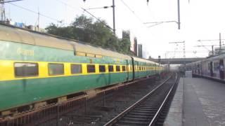 (HD) White Beast TKD WAP7 Bandra-NZM Garibrath Express Skkiping Andheri !!