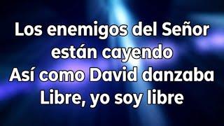 Los enemigos del Señor están cayendo / Así como David danzaba / Libre, yo soy libre