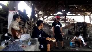 Lagi gitaran bareng inden kombet dan ateng crazy people