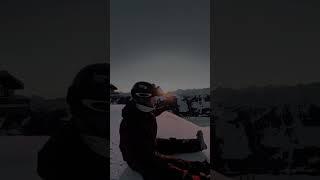Stop scrolling, start shredding! ️️ Your dream ski trip is just a click away—book now with Snowii