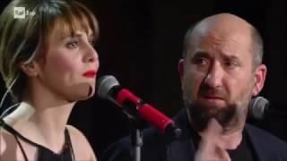 Sanremo 2017 - Paola Cortellesi e Antonio Albanese "Un mondo di pàvole"