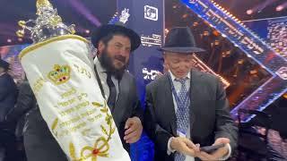 6500 Rabbis and supporters dance at Gala Shluchim Banquet