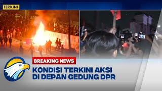 Pendemo Bakar Ban Depan Gedung DPR