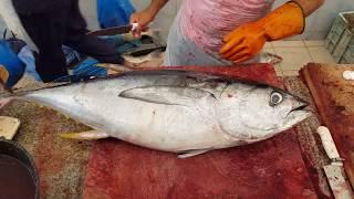 Precision Techniques: Cutting a Giant Tuna Fish for Culinary Excellence