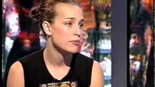 Piper Perabo - Liquid News 2002