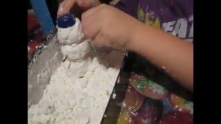 САМОДЕЛКА:своими руками делаем искуственный снег и лепим снеговика artificial snow with their hands