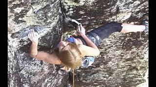 Traditional climbing 6c+ route in Brazil - "Acordo de Cavalheiros" - Falésia dos Olhos - escalada