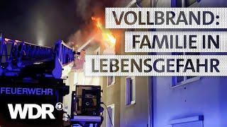 Rettung über Drehleiter: Flammen und Rauch versperren Fluchtweg | S07/E02 | Feuer & Flamme | WDR