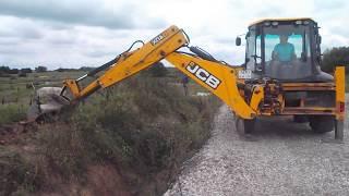 Нелюбимая работа: чистка канав экскаватором JCB 4CX - Спецтехника39