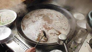 石家庄缸炉烧饼配羊杂汤，1米的大锅煮满羊杂，吃一大碗浑身冒汗