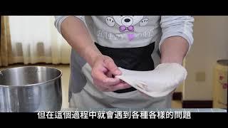 The correct way to knead the dough with a home cook machine, the glove film is simple 