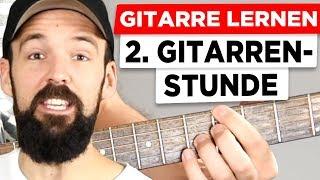 Gitarre lernen - Deine 2. Gitarrenstunde - Akkorde sauber greifen und ein wichtiges Schlagmuster