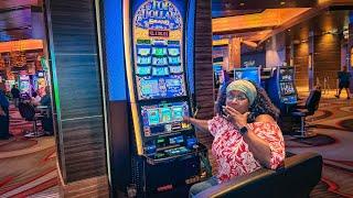 Las Vegas Woman Cracks The Code on This Top Dollar Grand Slot Machine (CRAZY JACKPOTS)