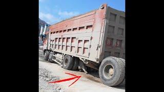 Truck fail compilation【E33】--Pure sound compilation of trucks fails,Top dangerous moments of dumpers