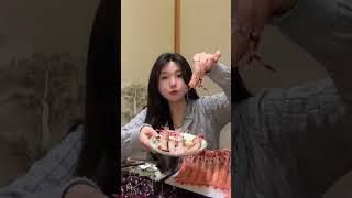 美食vlog 新年的第一顿美食安排快乐自助～炫了整盆现剥鳌虾当季车厘子草莓这波差不多回本了吧！古韵江南 烟火无锡 新春吃喝玩乐节 超划算逛吃指南 新年第一顿美食