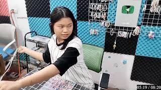 Không cần món quà to – đôi khi chỉ cần một vòng tay nhỏ, nhưng đúng thời điểm
